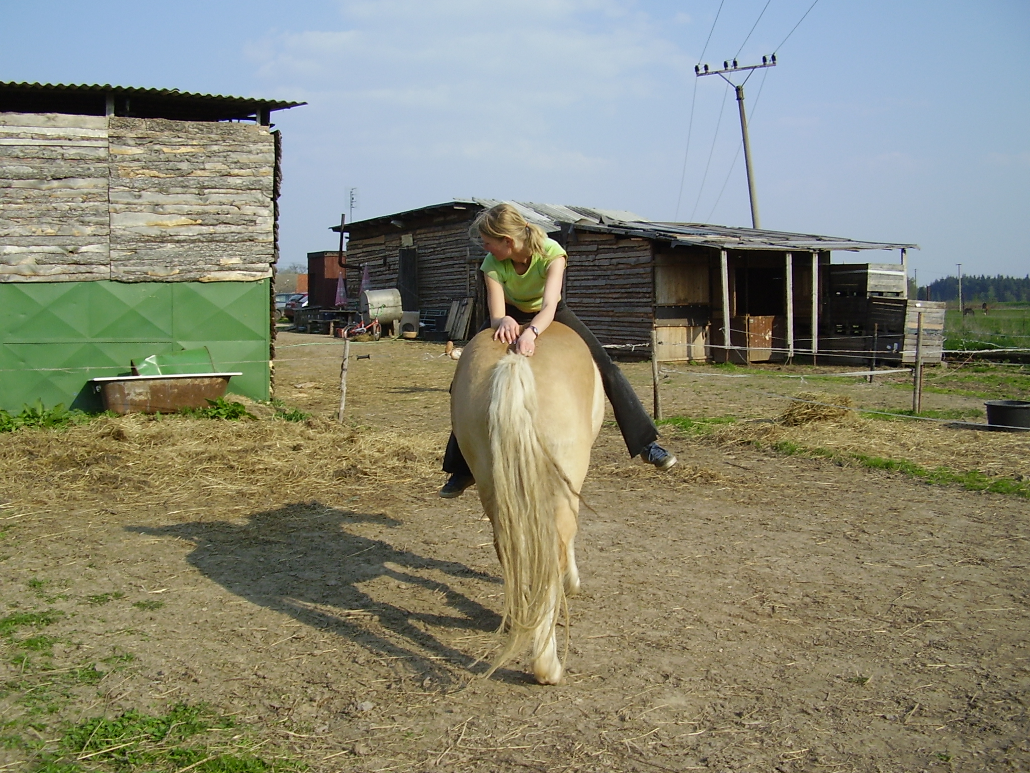 Monty prebira iniciativu - pro dnesek stacilo...